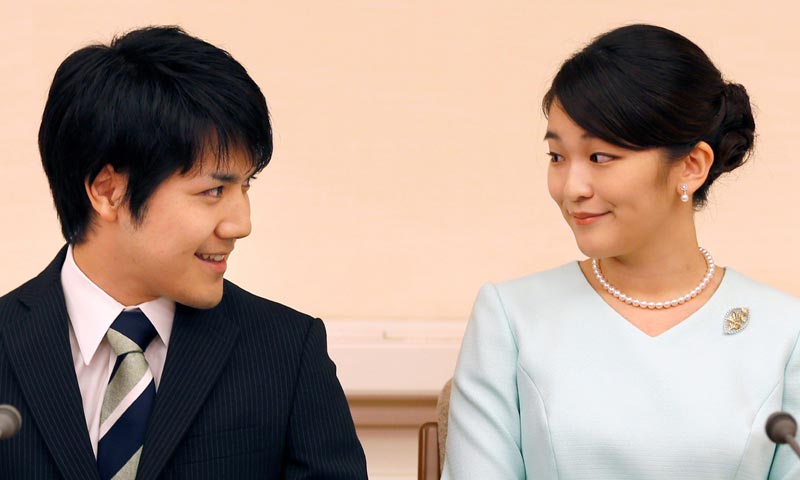 Mako de Japón cumple con la tradición y anuncia de manera oficial su compromiso de boda