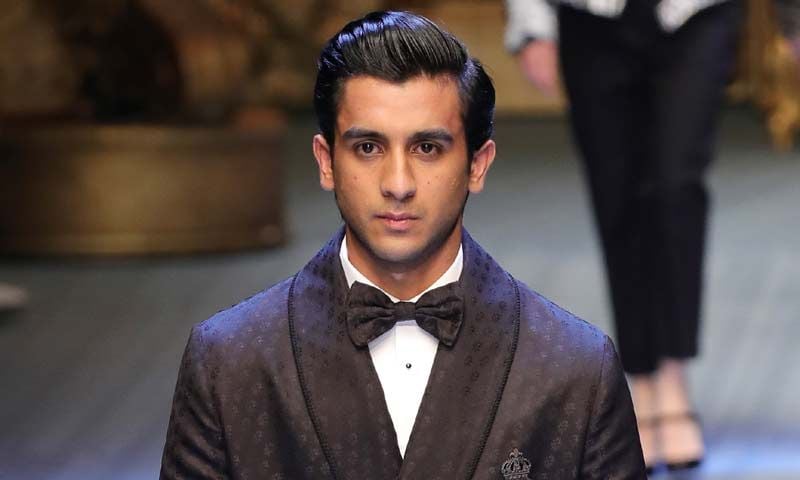 El Maharajá de Jaipur se estrena como modelo sobre la pasarela de Milán