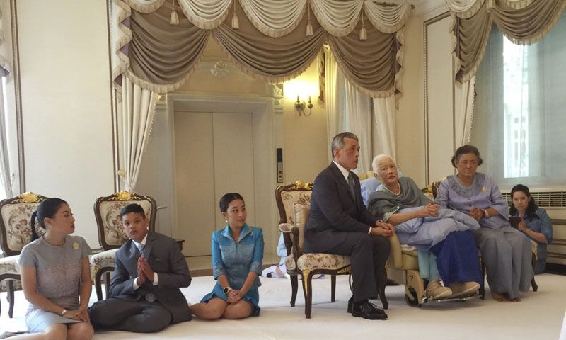 Sirikit de Tailandia celebra su 86º cumpleaños rodeada de su familia