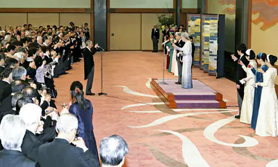 Akihito de Japón conmemora los treinta años de su coronación