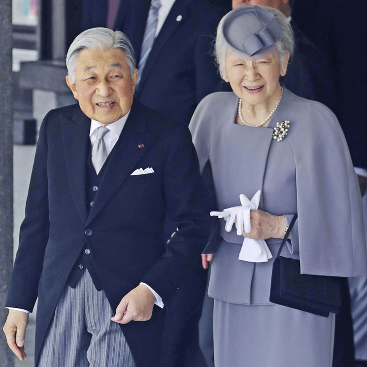 Comienzan los primeros rituales: Akihito de Japón informa a sus ancestros de su abdicación