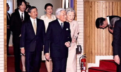 Los emperadores de Japón conmemoran sus 30 años de reinado tras conocerse el nombre de la nueva era