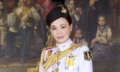 La reina Suthida de Tailandia protagoniza sus primeros retratos como monarca