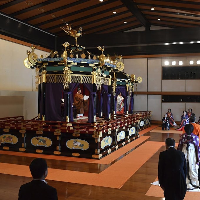 La realeza aclama al nuevo emperador de Japón en una ceremonia histórica
