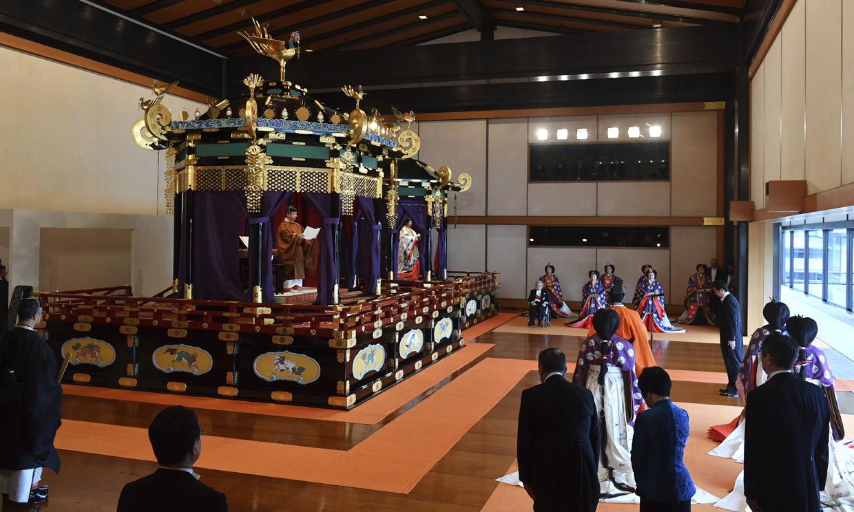 La realeza aclama al nuevo emperador de Japón en una ceremonia histórica