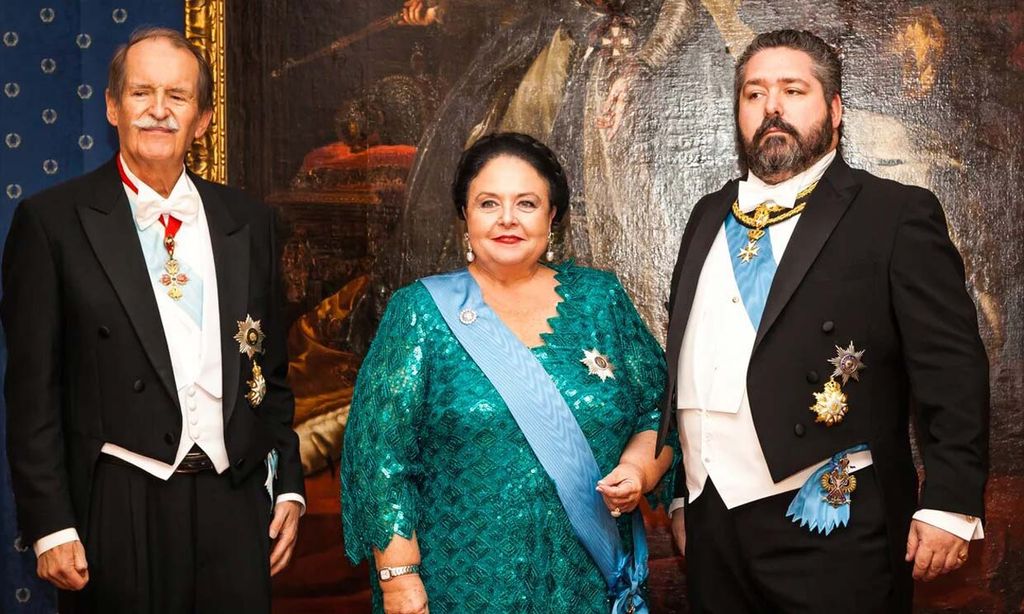  María Vladímirovna Romanova, su hijo, el gran duque Jorge y Eduardo Pío de Braganza