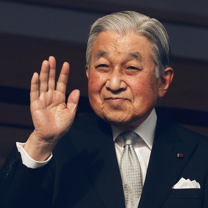 El estado de salud de Akihito de Japón en observación tras un desmayo