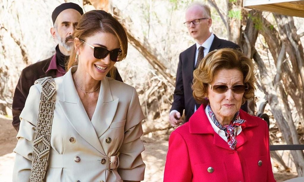 Gestos de cariño y una 'paparazzi' improvisada: Rania de Jordania, la perfecta anfitriona de Sonia de Noruega