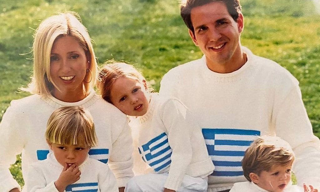 Marie Chantal y sus hijos rescatan el álbum familiar más divertido para felicitar a Pablo de Grecia