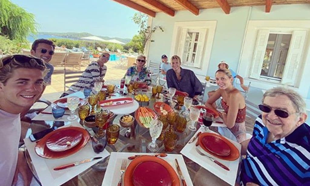 Paseos al atardecer y comidas familiares, el reencuentro de la Familia Real griega en la isla de Spetses