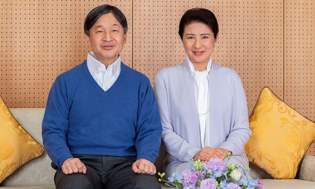 Naruhito de Japón junto a la emperatriz Masako 