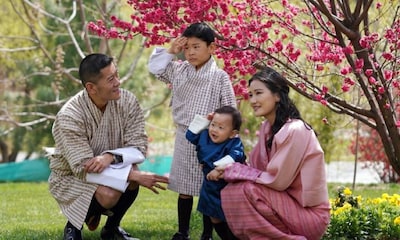 Los Reyes de Bután celebran el primer cumpleaños de su hijo pequeño con la fotos más idílicas