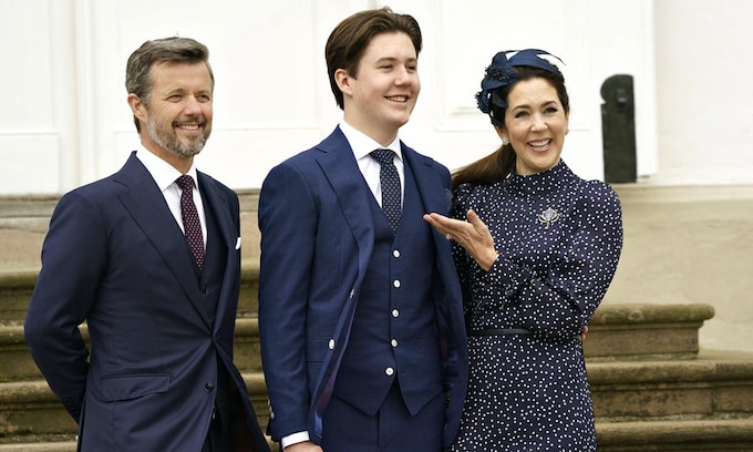 Christian de Dinamarca con sus padres Federico y Mary