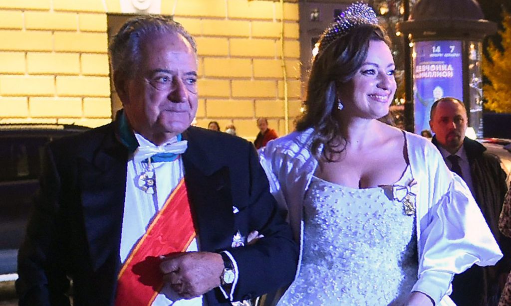 La majestuosa cena de gala de los recién casados Jorge Romanov y Rebecca Bettarini en San Petersburgo
