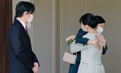 La despedida de Mako de Japón y su familia, entre abrazos y reverencias