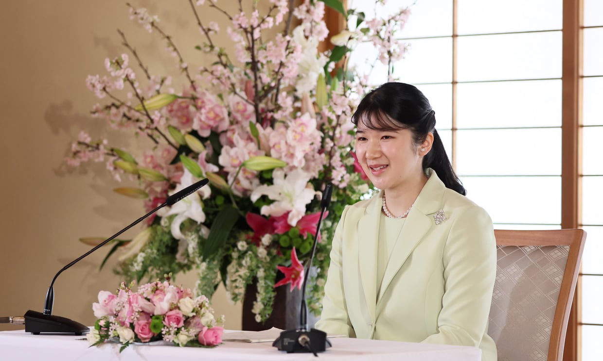 Aiko de Japón ofreciendo su primera rueda de prensa con motivo de su mayoría de edad 