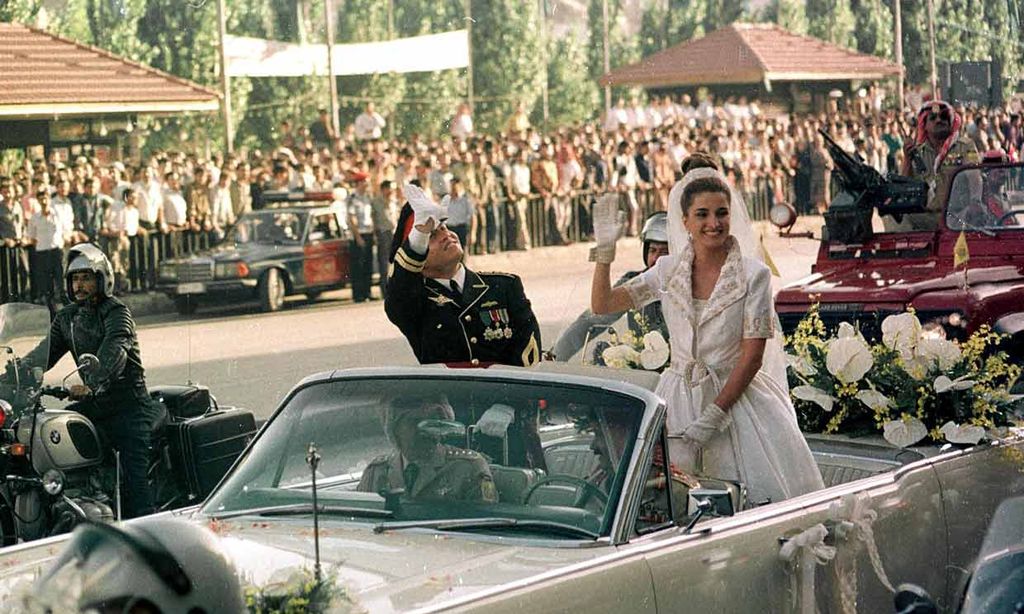 Recordamos la boda de Rania de Jordania cuando queda un día para que se case su hijo el príncipe Hussein