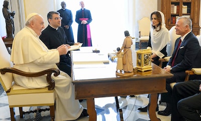 Rania de Jordania, conmovida tras su encuentro con el Papa en El Vaticano