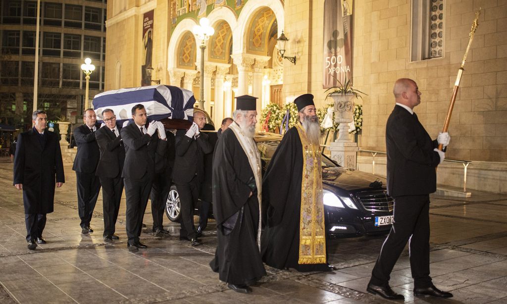 Los griegos despiden al rey Constantino en la capilla ardiente instalada antes del solemne funeral