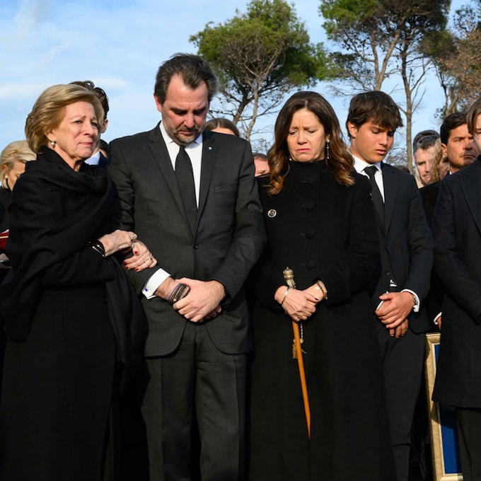 Nuevo homenaje al rey Constantino: la Familia Real griega acude a una misa de recuerdo 