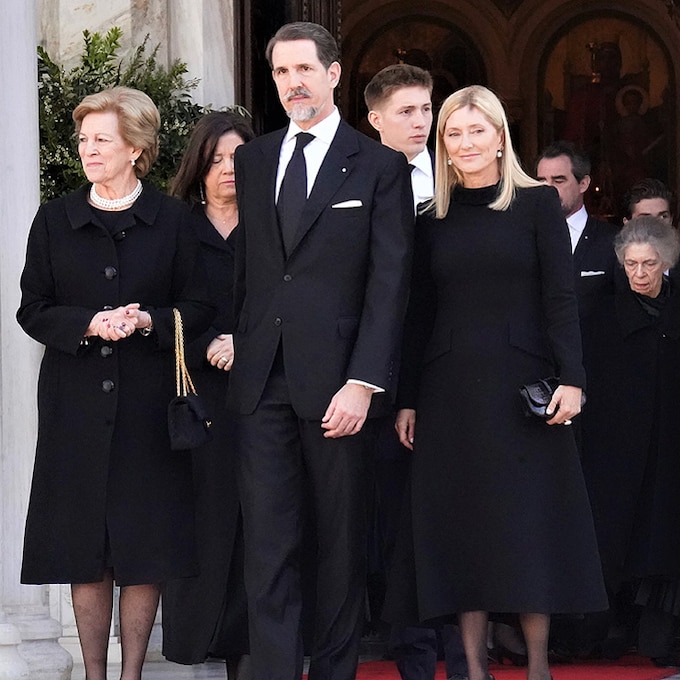 La Familia Real griega, unida en el dolor durante la misa homenaje a Constantino 