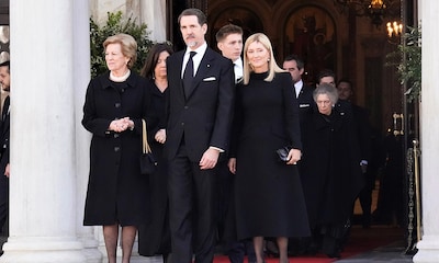 La Familia Real griega, unida en el dolor durante la misa homenaje a Constantino