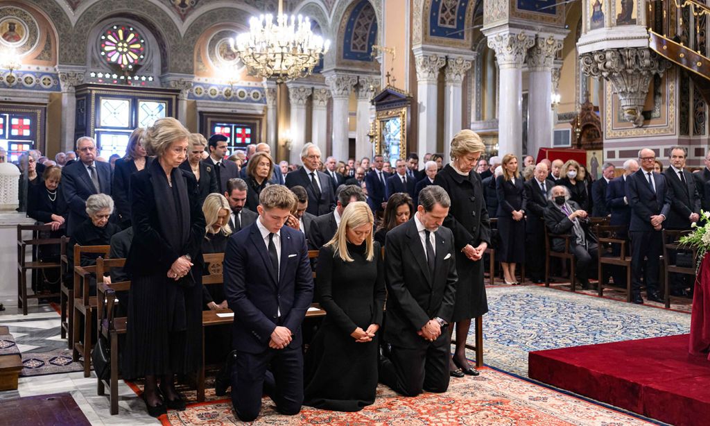 Todas las imágenes de la emotiva e íntima ceremonia en el último adiós a Constantino de Grecia