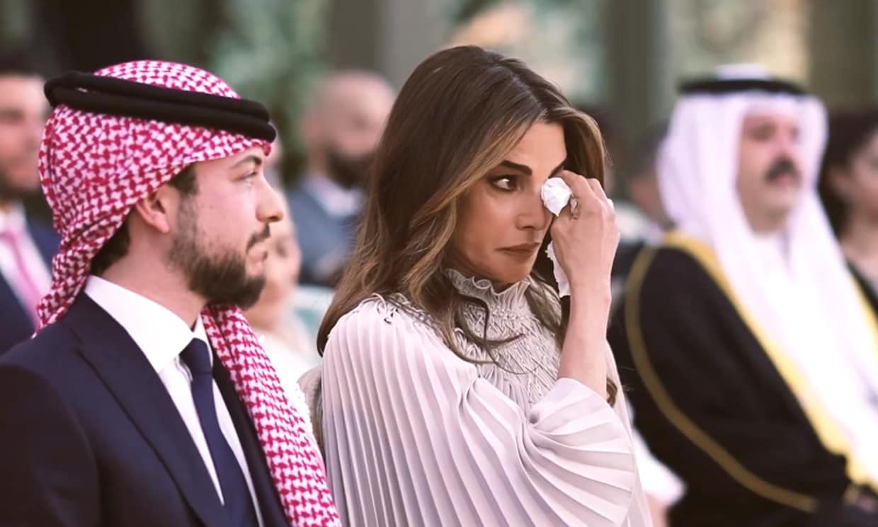Rania de Jordania y su hijo, el príncipe Hussein