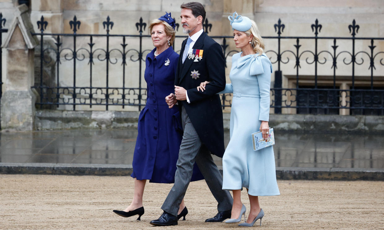 Pablo y Marie-Chantal de Grecia con la reina Ana María en la coronación de Carlos III