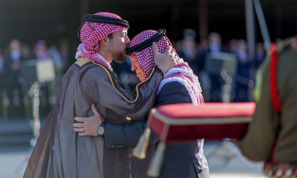 El rey Abdalá a su hijo en la víspera de su boda: 'Estoy orgulloso de su devoción por la familia'