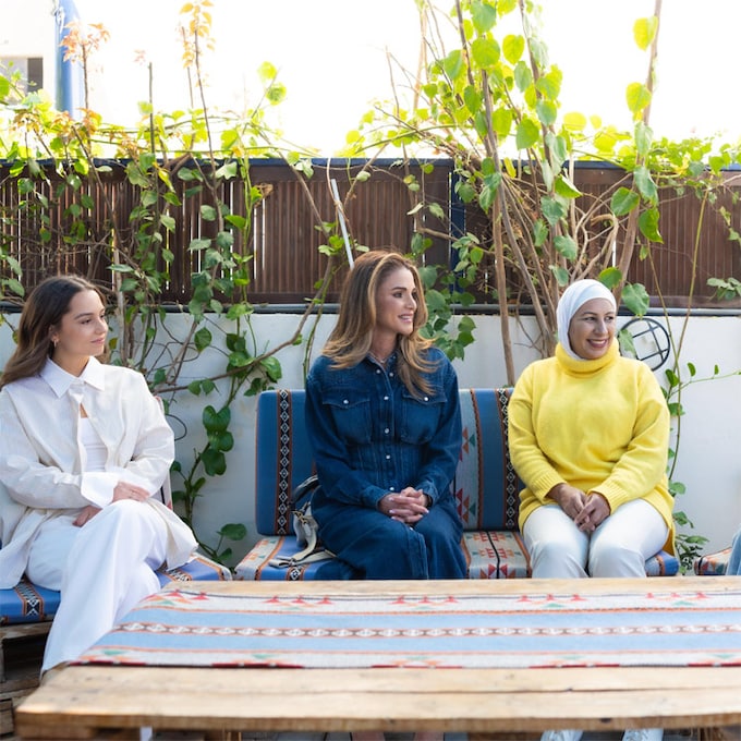 Imán y Salma de Jordania, junto a la reina Rania, sorprenden al acudir a su primer acto público en meses