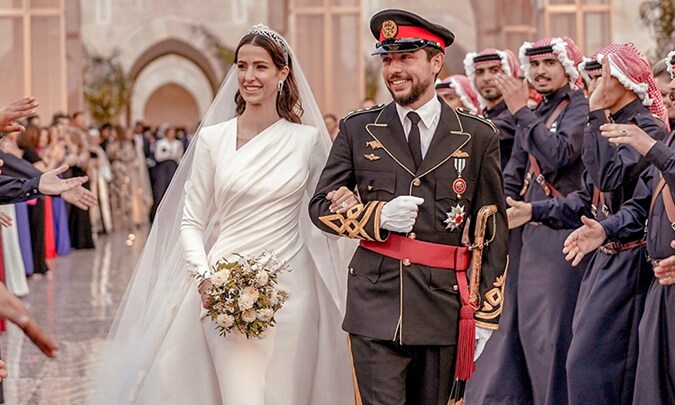 Recordamos la impresionante boda de Hussein y Rawja de Jordania en su primer aniversario: las mejores imágenes