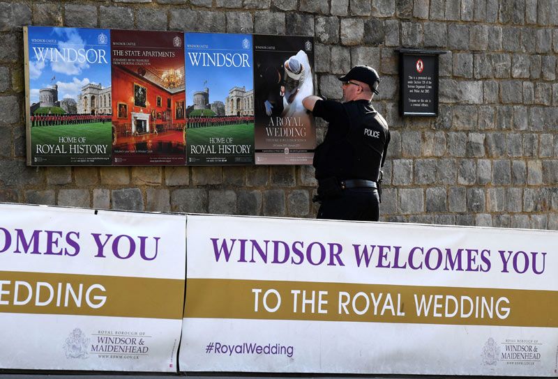  EUGENIA DE YORK Y JACK BROOKSBANK, BODA Y NACIMIENTO DE SU HIJO - Página 2 Windsor-prep-gtres-3-a