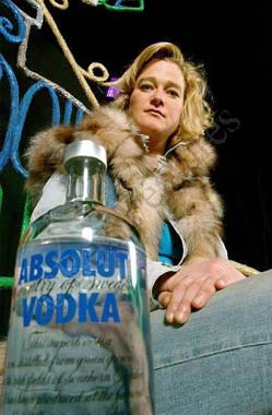 Delphine, hija secreta del rey Alberto de Bélgica, diseña una botella para una conocida marca de vodka