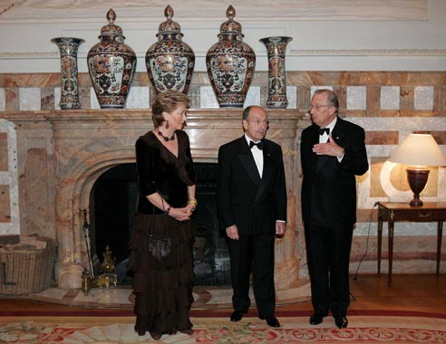 La Familia Real de los belgas, de gala, en la recepción al Presidente griego
