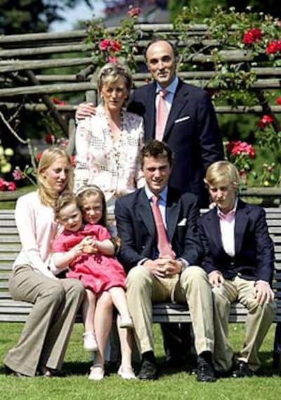 La Familia Real belga posa al completo en el 175º aniversario de su país