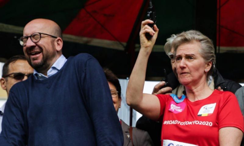 La princesa Astrid lanza un pistoletazo de salida que provoca una sordera al Primer Ministro