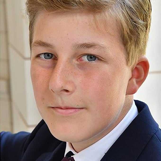 Emmanuel de Bélgica, el príncipe solidario y saxofonista, cumple 15 años
