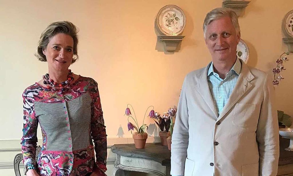 Delphine Boel conoce a su hermano Felipe de Bélgica y posan juntos por primera vez