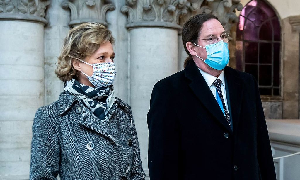Delphine Böel ejerce como princesa por primera vez en un acto junto a la Familia Real belga