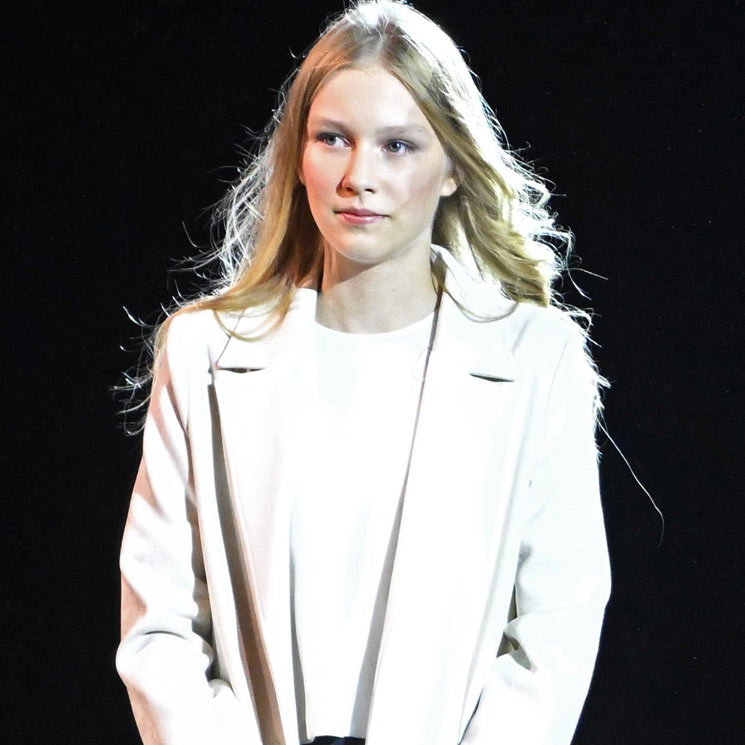 Éléonore de Bélgica, de 14 años, muy cambiada con su primer maquillaje y un nuevo estilo