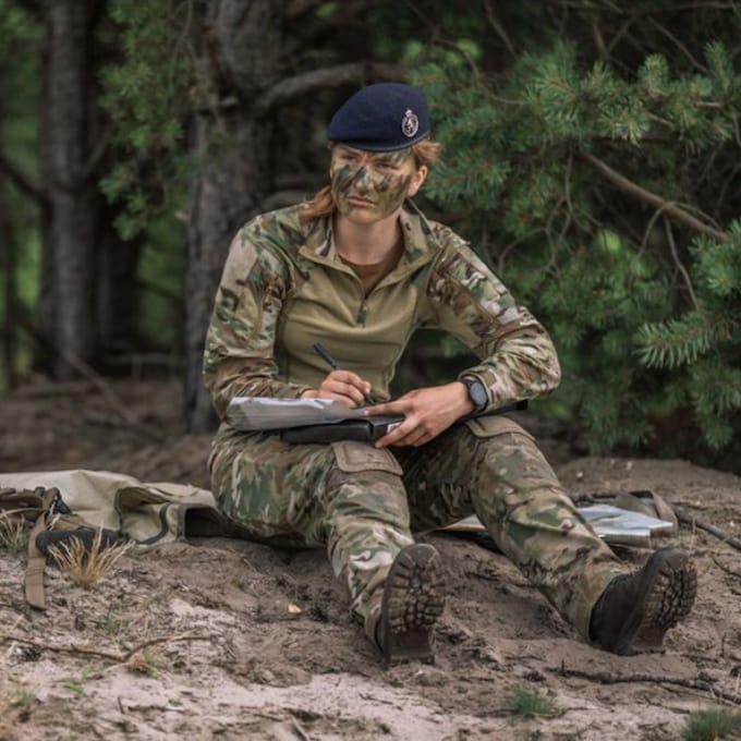 Elisabeth de los belgas acaba su entrenamiento militar y prestará juramento en otoño