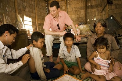 El príncipe Joaquín viajó a Camboya en misión humanitaria