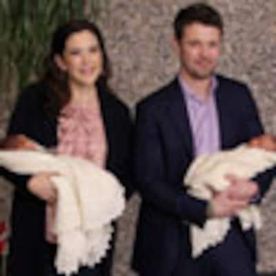Los príncipes Federico y Mary de Dinamarca presentan a sus hijos mellizos