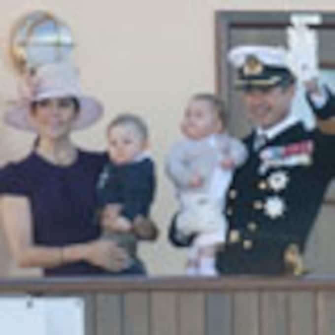 Los mellizos de los príncipes Federico y Mary conquistan a sus conciudadanos en un crucero por Dinamarca