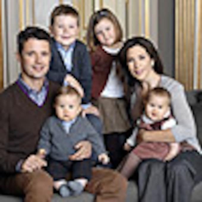 Nuevo retrato oficial de los príncipes Federico y Mary de Dinamarca y sus cuatro hijos