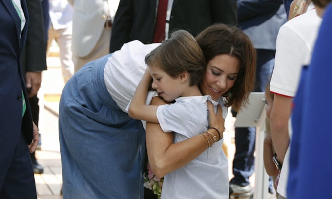 El cariñoso recibimiento del príncipe Henrik a su tía, Mary de Dinamarca, en Río 2016