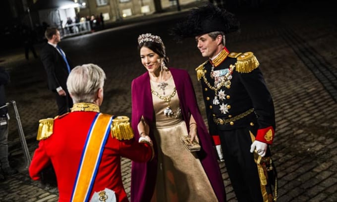 La Familia Real de Dinamarca demuestra que 'más es mucho más' en la solemne recepción de Año Nuevo