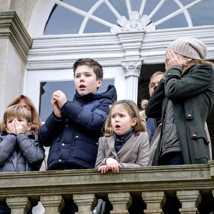 El susto de la Familia Real de Dinamarca desde el balcón del Hermitage
