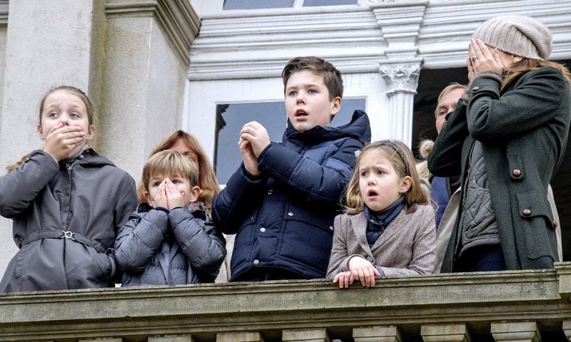 El susto de la Familia Real de Dinamarca desde el balcón del Hermitage
